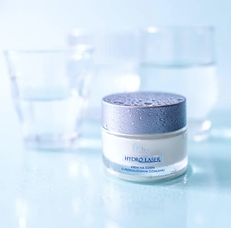 Hydro Laser Krem na dzień SPF15 nawilżający o przedłużonym działaniu ‧ 50 ml - obrazek 2